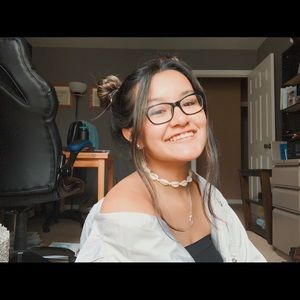 Meet your Posher, Naeli